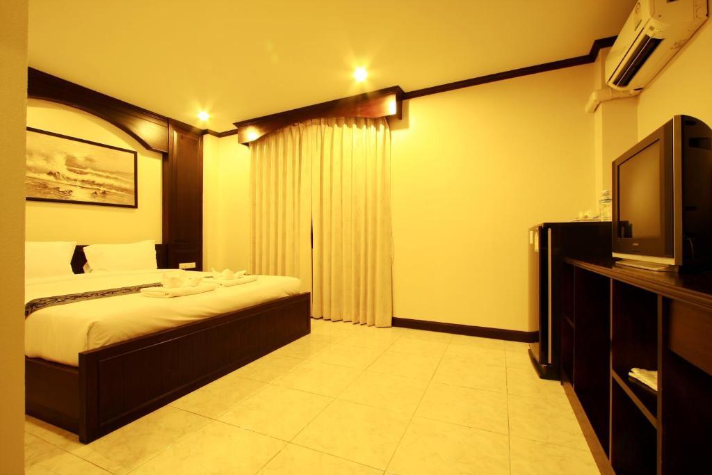 @ White Patong Hotel Стая снимка