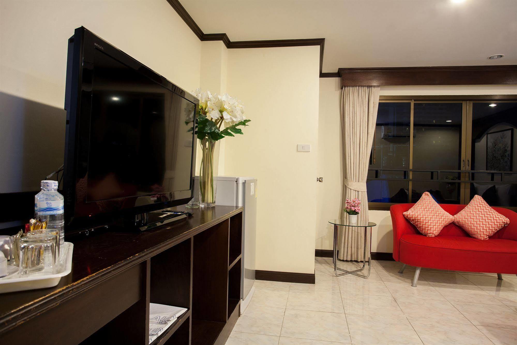 @ White Patong Hotel Екстериор снимка