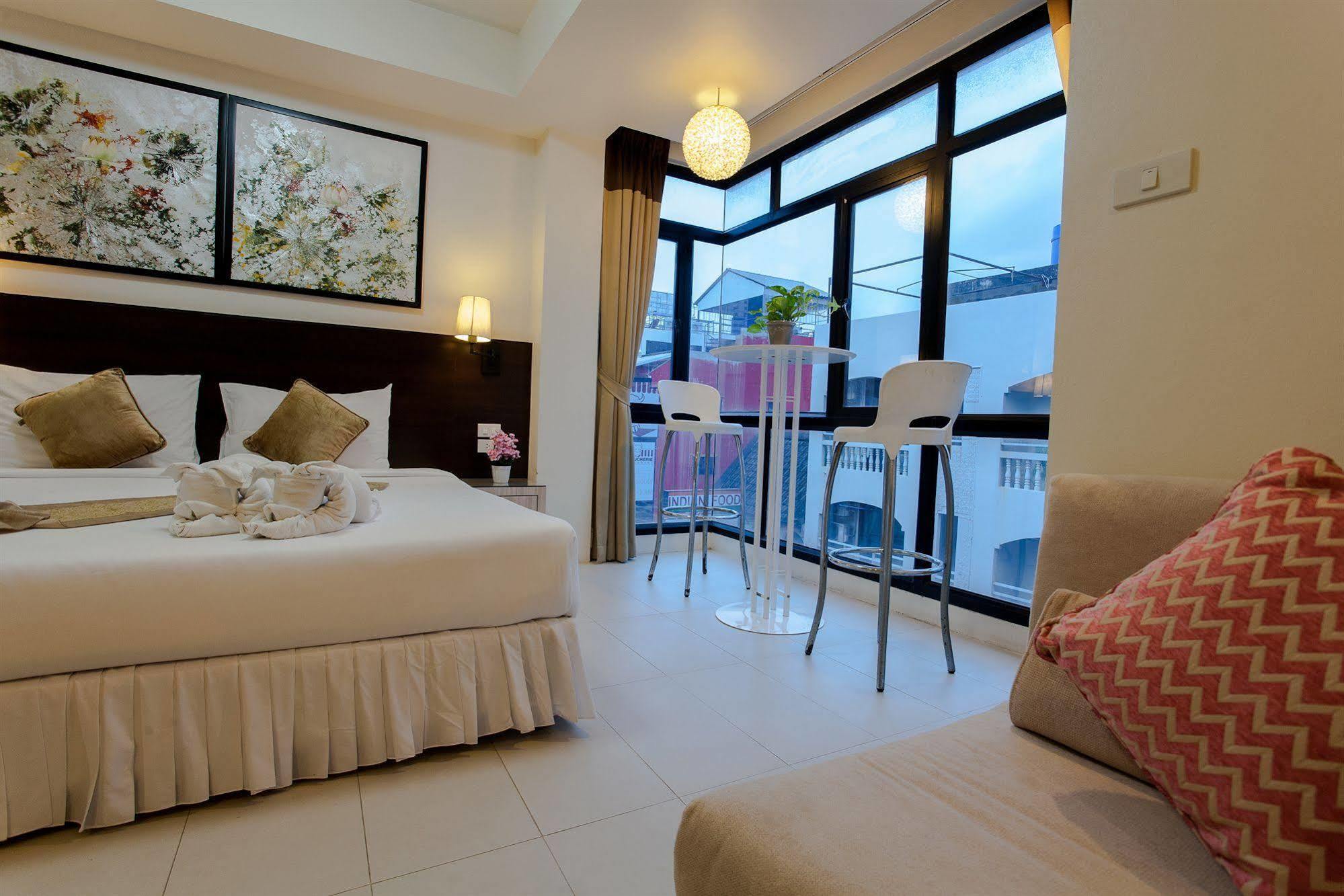 @ White Patong Hotel Екстериор снимка